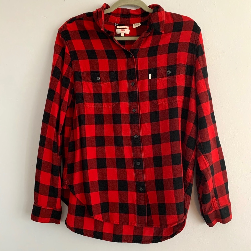 Levi’s red checkered shirt.